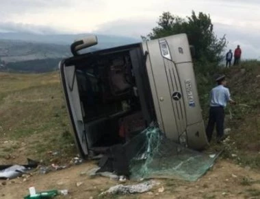 Ανατροπή λεωφορείου στην Δράμα - 14 τραυματίες